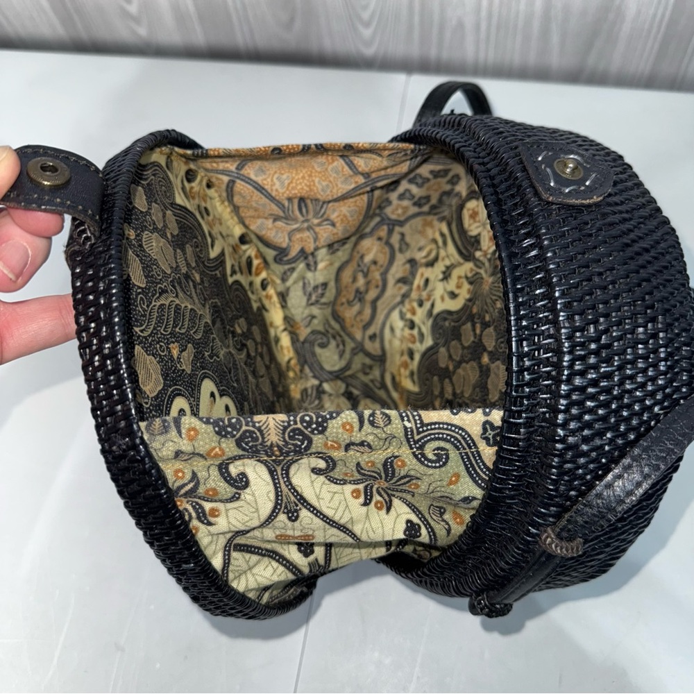 Round Woven Rattan Black Crossbody Purse Canteen Snap Closure Vintage Lined - Picture 5 of 7
